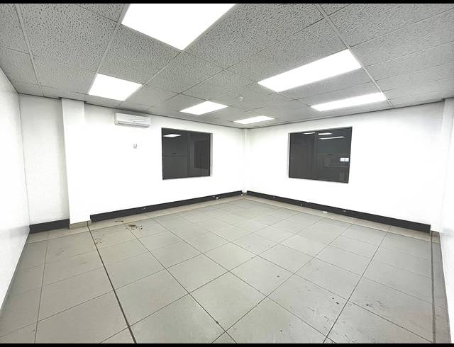 2,418M² WAREHOUSE TO LET IN NORTH RIDING